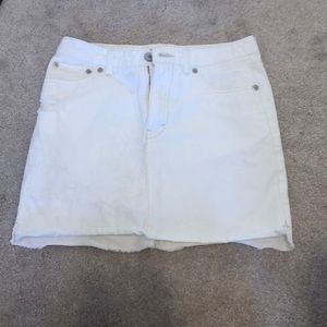 White Levi’s skirt